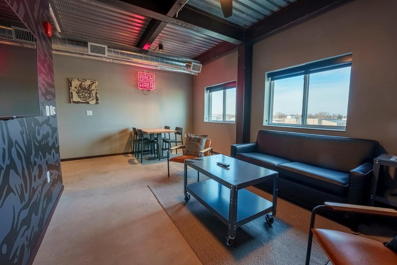 Brewhalla Hotel *